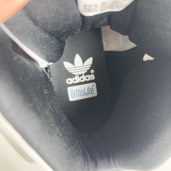Athletic_Shoes